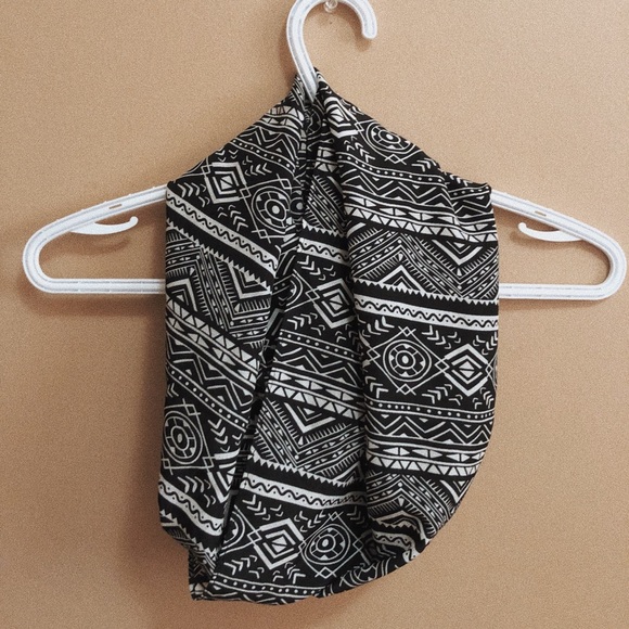 F21 satin scarf - Picture 1 of 1